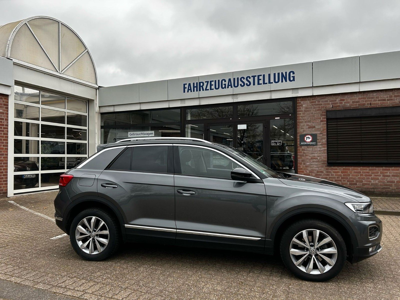 Volkswagen T-Roc Style - SUV: slika Volkswagen T-Roc Style - SUV Volkswagen T-Roc Style - SUV: slika Volkswagen T-Roc Style - SUV