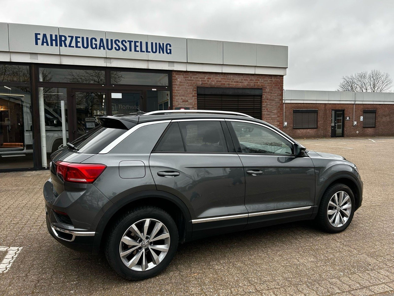Volkswagen T-Roc Style - SUV: slika Volkswagen T-Roc Style - SUV Volkswagen T-Roc Style - SUV: slika Volkswagen T-Roc Style - SUV