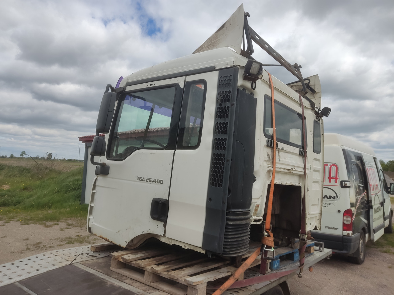 MAN cab F99/L17 - Kabina: slika MAN cab F99/L17 - Kabina MAN cab F99/L17 - Kabina: slika MAN cab F99/L17 - Kabina
