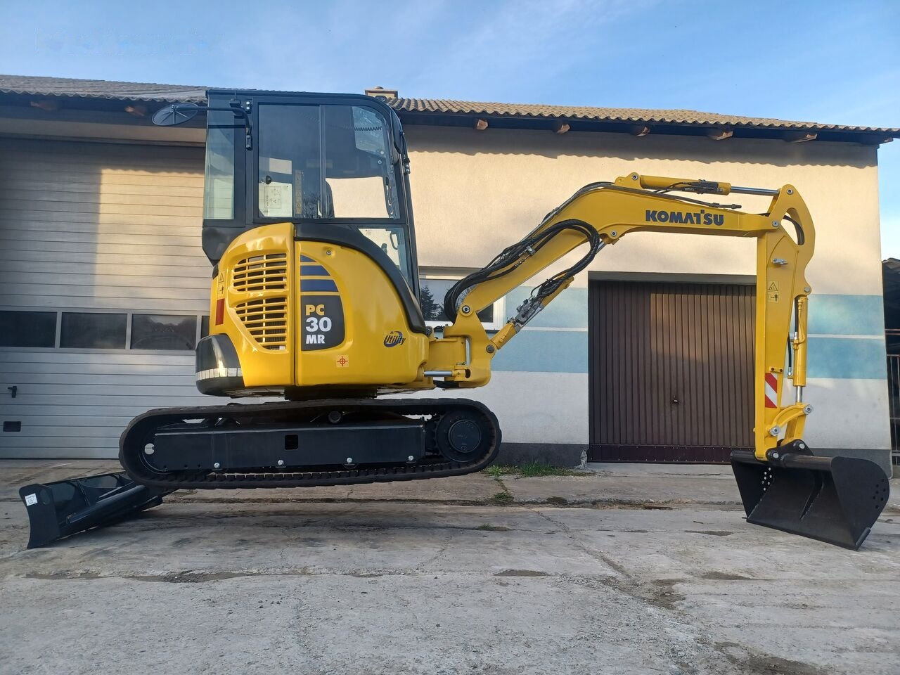 Mini bager Komatsu PC30MR-3: slika Mini bager Komatsu PC30MR-3