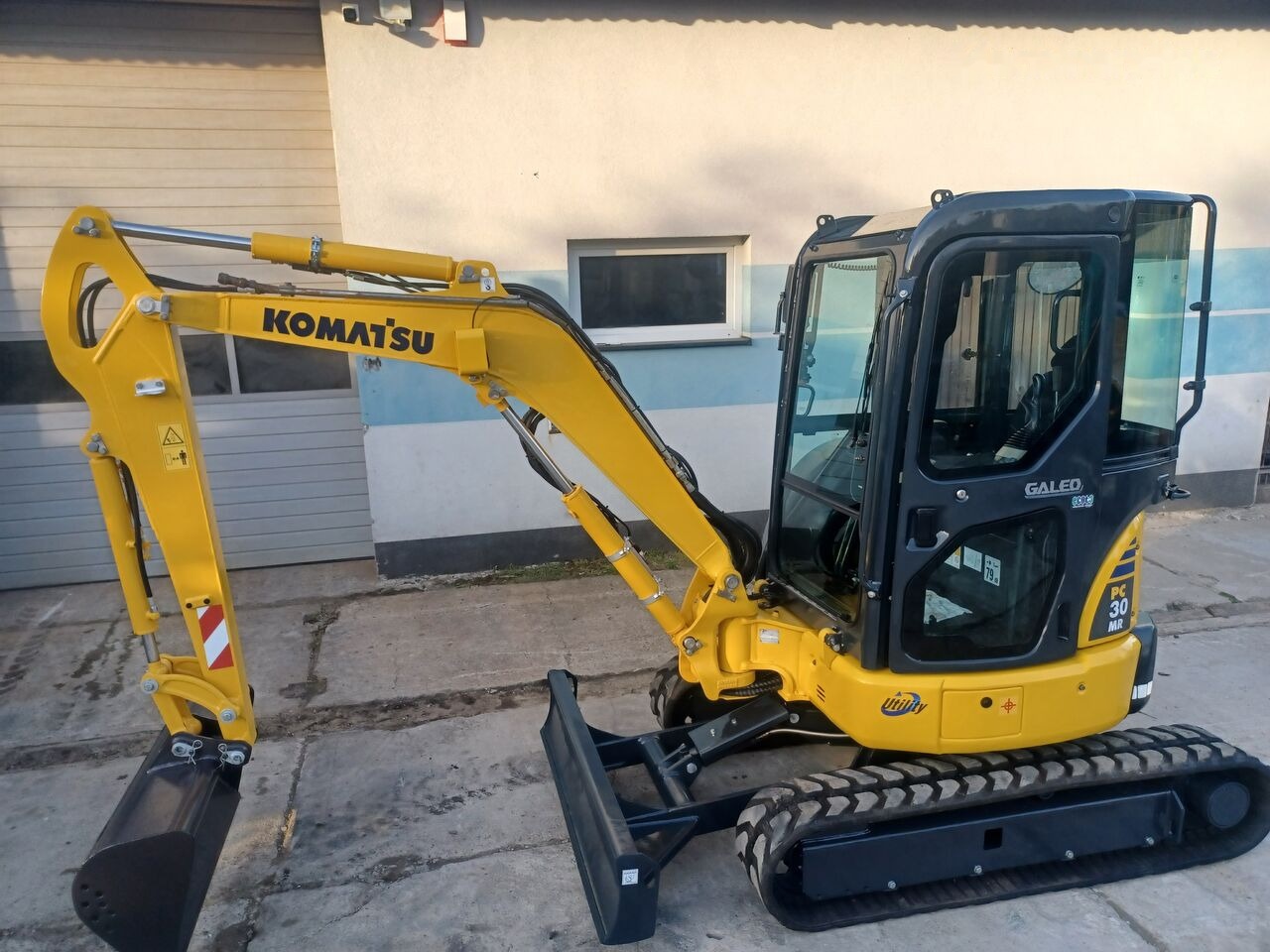 Mini bager Komatsu PC30MR-3: slika Mini bager Komatsu PC30MR-3