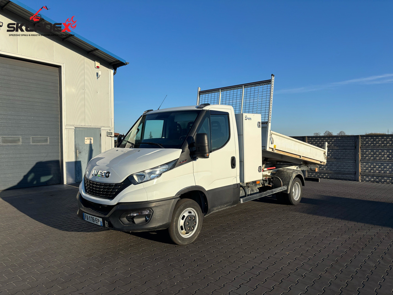 Iveco Daily 35C16H - Mali kamion kiper: slika Iveco Daily 35C16H - Mali kamion kiper Iveco Daily 35C16H - Mali kamion kiper: slika Iveco Daily 35C16H - Mali kamion kiper
