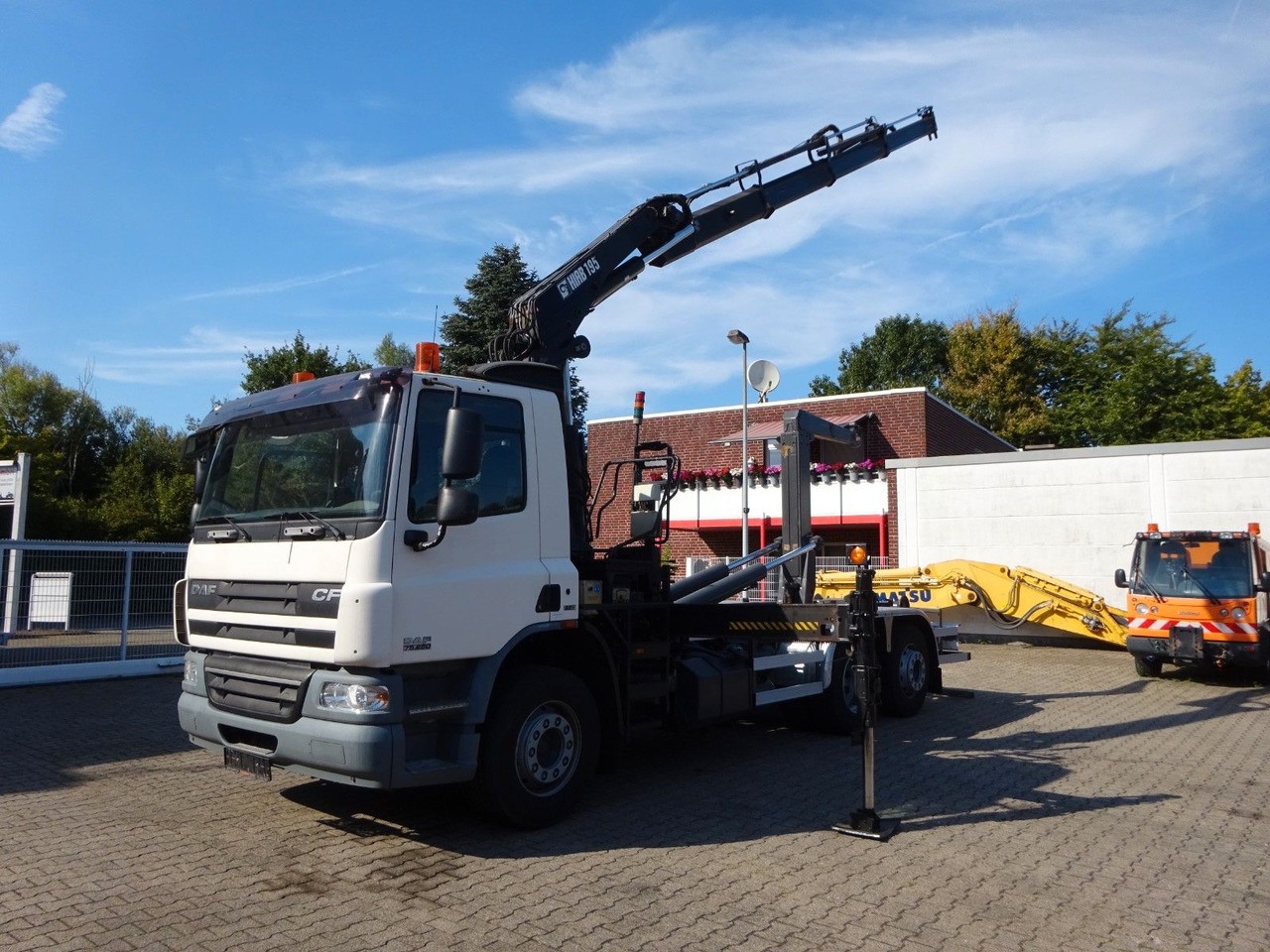 DAF 28-250 CF Abroller + HIA B195-3 Kran - Kamion s kukastom dizalicom, Kamion s kranom: slika DAF 28-250 CF Abroller + HIA B195-3 Kran - Kamion s kukastom dizalicom, Kamion s kranom DAF 28-250 CF Abroller + HIA B195-3 Kran - Kamion s kukastom dizalicom, Kamion s kranom: slika DAF 28-250 CF Abroller + HIA B195-3 Kran - Kamion s kukastom dizalicom, Kamion s kranom