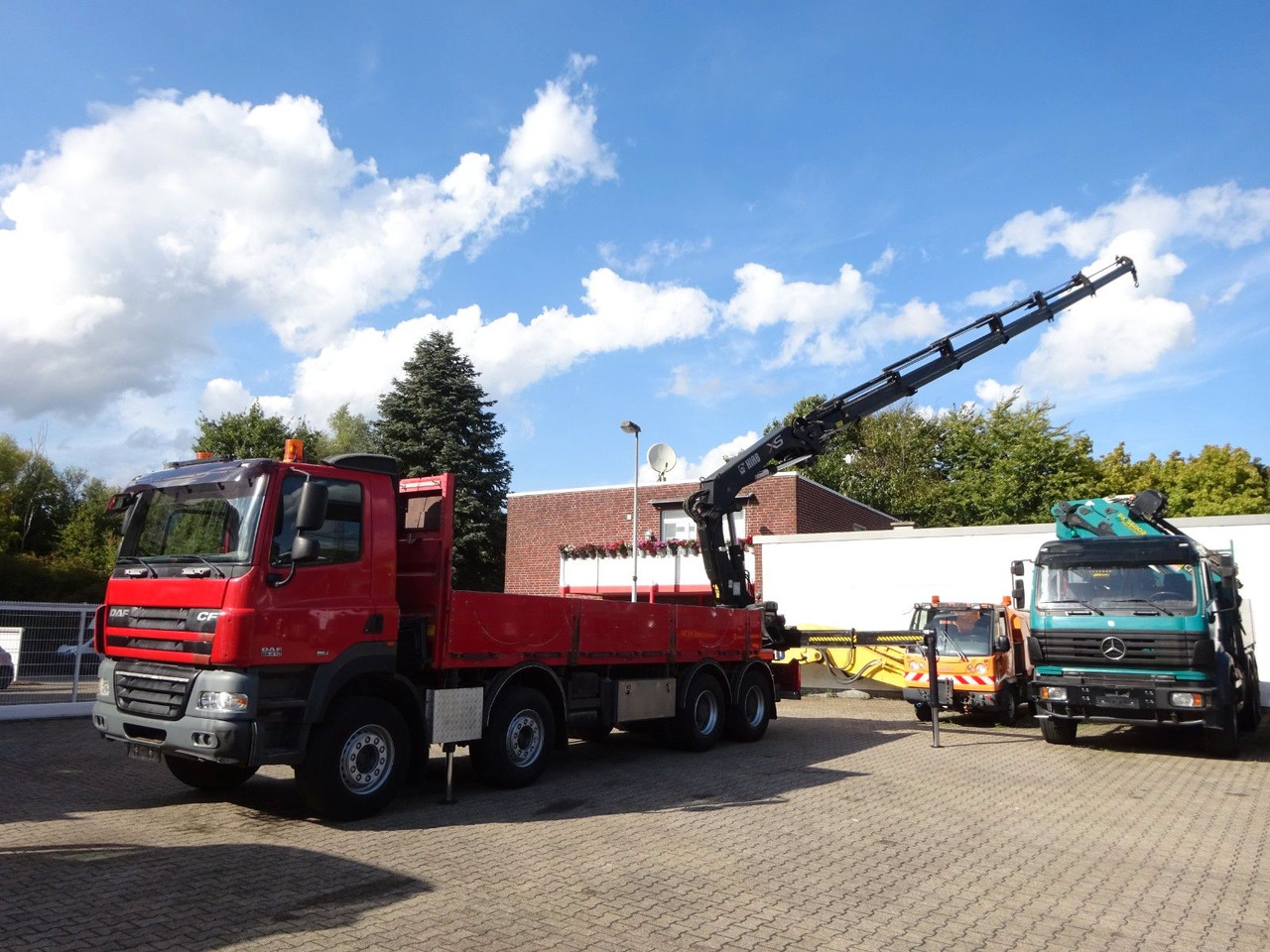 DAF 85.410 Pritsche + HIAB 322E6 Kran 8x4 - Kamion s kranom: slika DAF 85.410 Pritsche + HIAB 322E6 Kran 8x4 - Kamion s kranom DAF 85.410 Pritsche + HIAB 322E6 Kran 8x4 - Kamion s kranom: slika DAF 85.410 Pritsche + HIAB 322E6 Kran 8x4 - Kamion s kranom