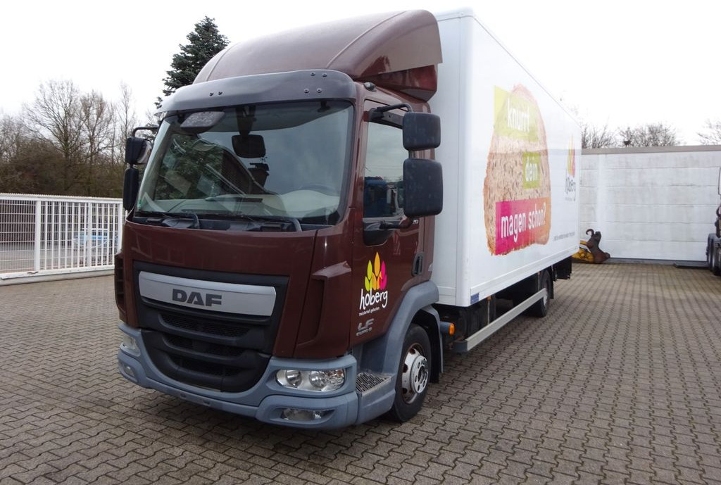 DAF LF 220 Koffer mit Palfinger LBW 4x2 - Dostavno vozilo sa zatvorenim sandukom: slika DAF LF 220 Koffer mit Palfinger LBW 4x2 - Dostavno vozilo sa zatvorenim sandukom DAF LF 220 Koffer mit Palfinger LBW 4x2 - Dostavno vozilo sa zatvorenim sandukom: slika DAF LF 220 Koffer mit Palfinger LBW 4x2 - Dostavno vozilo sa zatvorenim sandukom