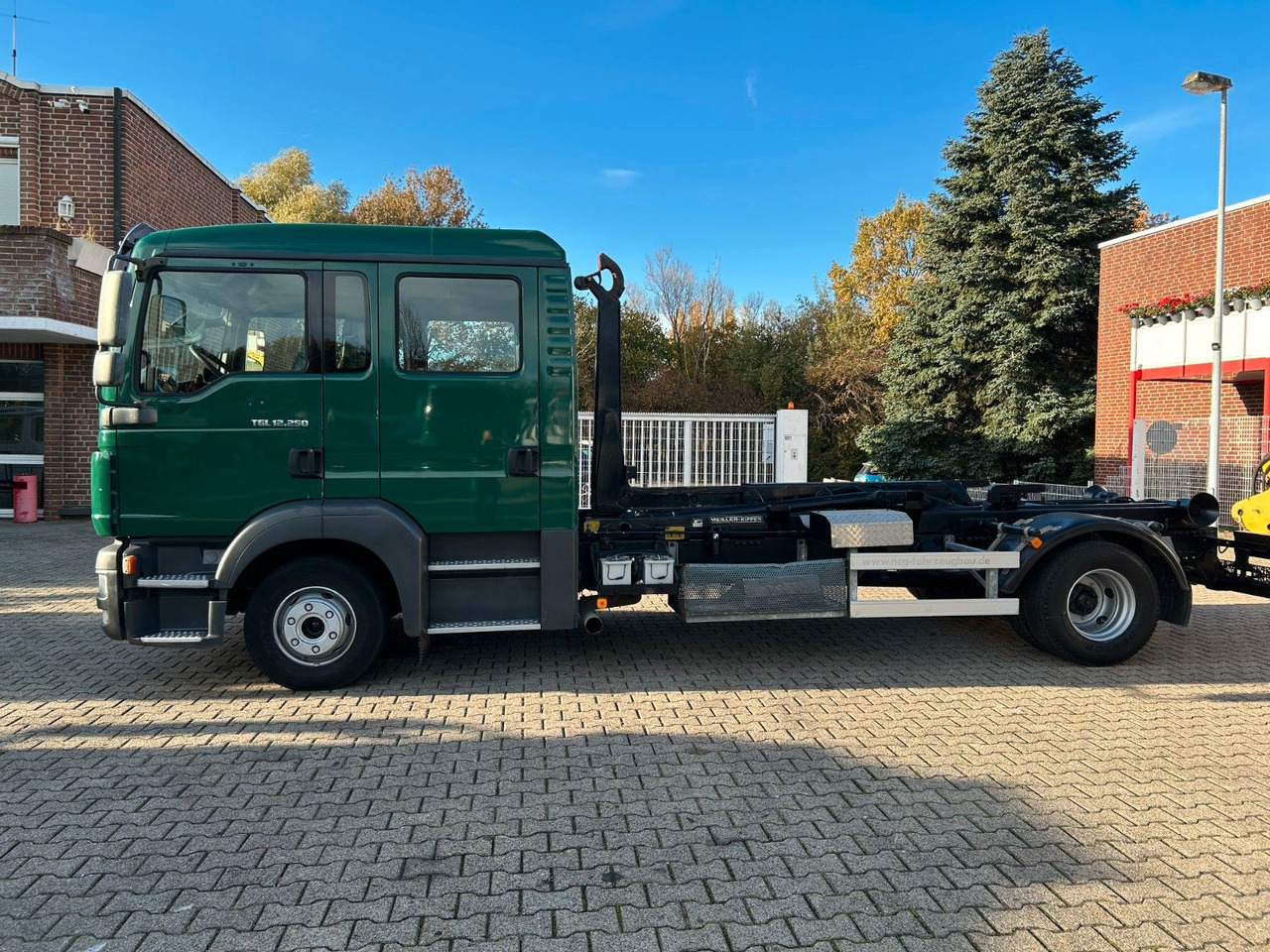 MAN 12.250 Doppelkabine Abroller - Kamion s kukastom dizalicom: slika MAN 12.250 Doppelkabine Abroller - Kamion s kukastom dizalicom MAN 12.250 Doppelkabine Abroller - Kamion s kukastom dizalicom: slika MAN 12.250 Doppelkabine Abroller - Kamion s kukastom dizalicom