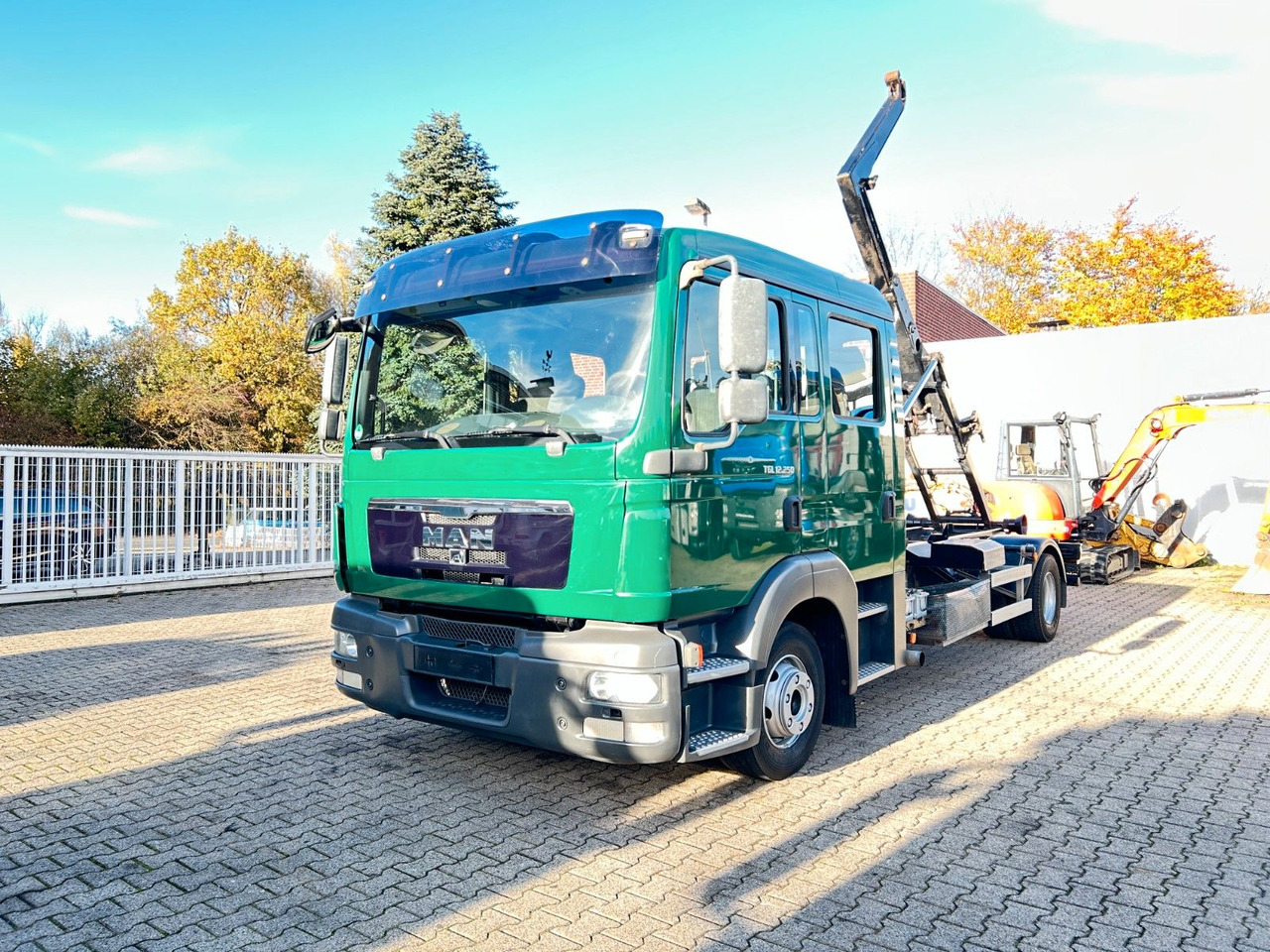 MAN 12.250 Doppelkabine Abroller - Kamion s kukastom dizalicom: slika MAN 12.250 Doppelkabine Abroller - Kamion s kukastom dizalicom MAN 12.250 Doppelkabine Abroller - Kamion s kukastom dizalicom: slika MAN 12.250 Doppelkabine Abroller - Kamion s kukastom dizalicom