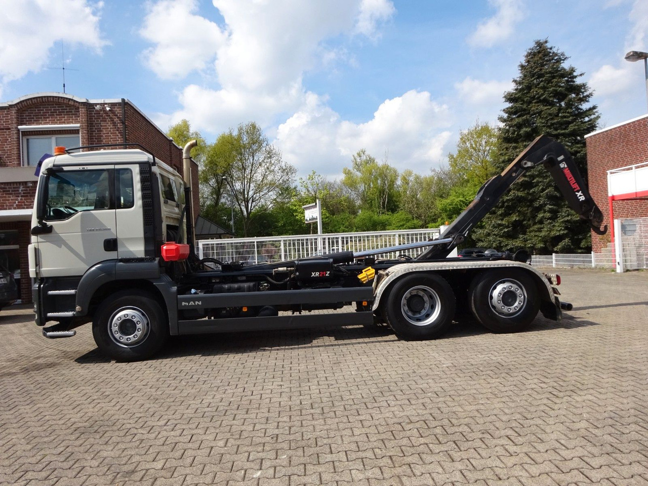 MAN 26.320 Multilift Abroller mit Lift+Lenkachse - Kamion s kukastom dizalicom: slika MAN 26.320 Multilift Abroller mit Lift+Lenkachse - Kamion s kukastom dizalicom MAN 26.320 Multilift Abroller mit Lift+Lenkachse - Kamion s kukastom dizalicom: slika MAN 26.320 Multilift Abroller mit Lift+Lenkachse - Kamion s kukastom dizalicom