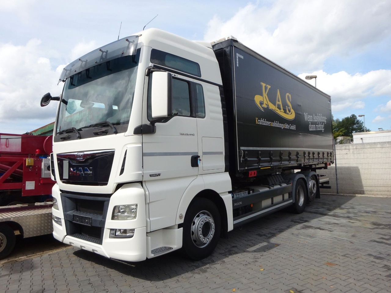 MAN 26.440 TGX BDF Wechselsystem 6x2 - Transporter kontejnera/ Kamion s izmjenjivim sanducima: slika MAN 26.440 TGX BDF Wechselsystem 6x2 - Transporter kontejnera/ Kamion s izmjenjivim sanducima MAN 26.440 TGX BDF Wechselsystem 6x2 - Transporter kontejnera/ Kamion s izmjenjivim sanducima: slika MAN 26.440 TGX BDF Wechselsystem 6x2 - Transporter kontejnera/ Kamion s izmjenjivim sanducima
