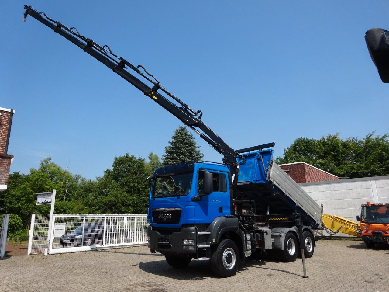 MAN 28.400 TGS 3Skipper+HIAB 166 E-4 HIPRPO 6x4-4 - Kiper, Kamion s kranom: slika MAN 28.400 TGS 3Skipper+HIAB 166 E-4 HIPRPO 6x4-4 - Kiper, Kamion s kranom MAN 28.400 TGS 3Skipper+HIAB 166 E-4 HIPRPO 6x4-4 - Kiper, Kamion s kranom: slika MAN 28.400 TGS 3Skipper+HIAB 166 E-4 HIPRPO 6x4-4 - Kiper, Kamion s kranom