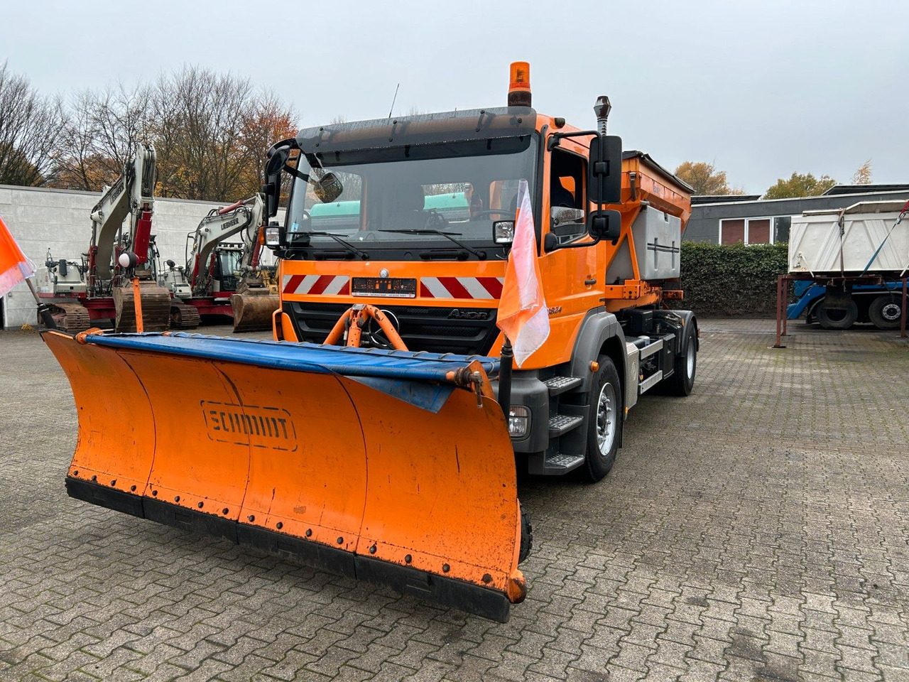 Mercedes-Benz 1824 Axor Abroller mit Schneeschild und Streuer - Kamion s kukastom dizalicom: slika Mercedes-Benz 1824 Axor Abroller mit Schneeschild und Streuer - Kamion s kukastom dizalicom Mercedes-Benz 1824 Axor Abroller mit Schneeschild und Streuer - Kamion s kukastom dizalicom: slika Mercedes-Benz 1824 Axor Abroller mit Schneeschild und Streuer - Kamion s kukastom dizalicom