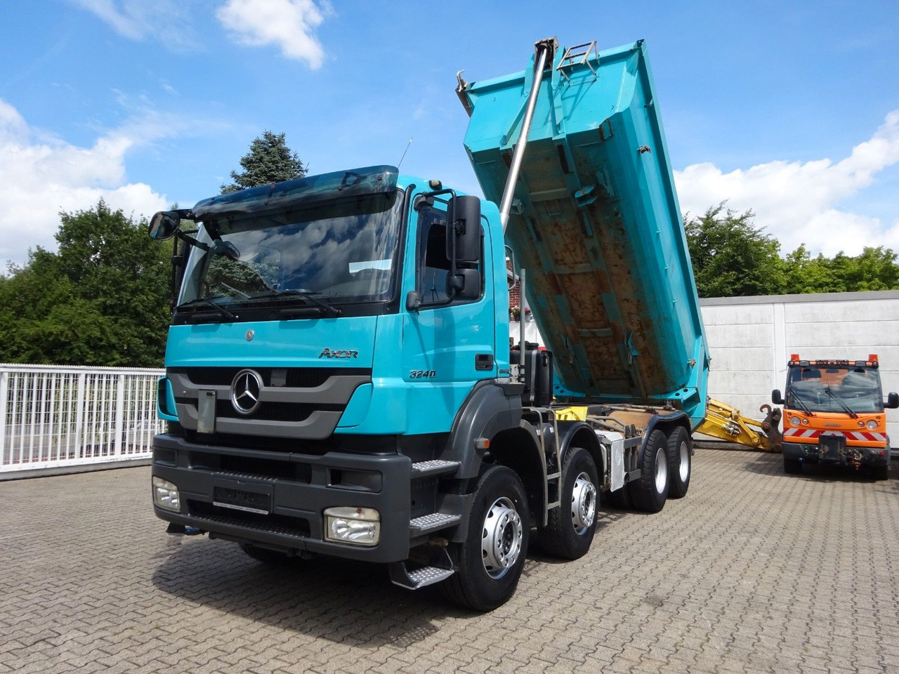 Mercedes-Benz 3240 Axor Muldenkipper 8x4 - Kiper: slika  Mercedes-Benz 3240 Axor Muldenkipper 8x4 - Kiper Mercedes-Benz 3240 Axor Muldenkipper 8x4 - Kiper: slika  Mercedes-Benz 3240 Axor Muldenkipper 8x4 - Kiper