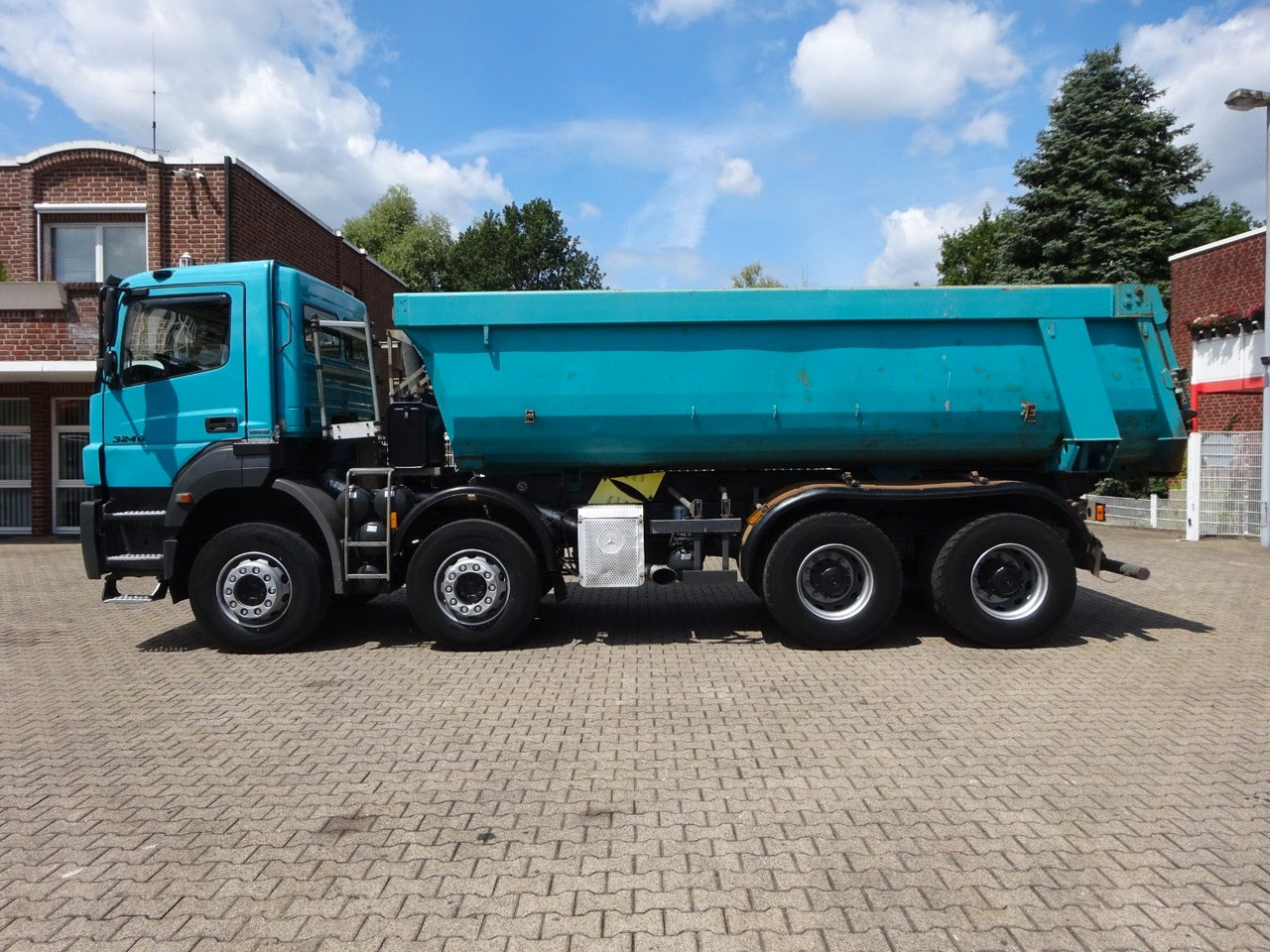 Mercedes-Benz 3240 Axor Muldenkipper 8x4 - Kiper: slika  Mercedes-Benz 3240 Axor Muldenkipper 8x4 - Kiper Mercedes-Benz 3240 Axor Muldenkipper 8x4 - Kiper: slika  Mercedes-Benz 3240 Axor Muldenkipper 8x4 - Kiper