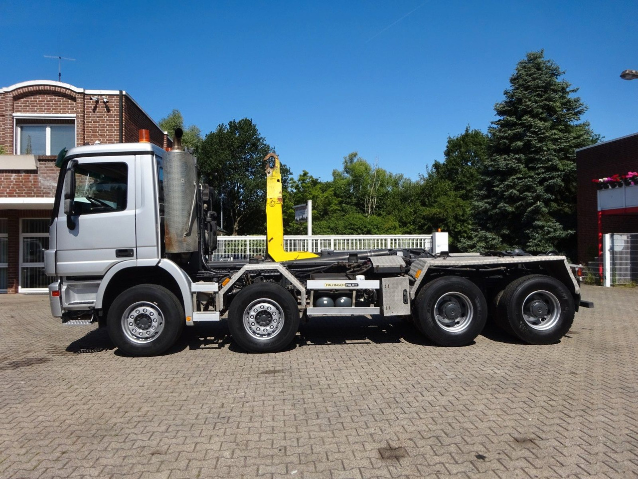 Mercedes-Benz 3244 Actros PALFINGER Abroller 8x4 - Kamion s kukastom dizalicom: slika Mercedes-Benz 3244 Actros PALFINGER Abroller 8x4 - Kamion s kukastom dizalicom Mercedes-Benz 3244 Actros PALFINGER Abroller 8x4 - Kamion s kukastom dizalicom: slika Mercedes-Benz 3244 Actros PALFINGER Abroller 8x4 - Kamion s kukastom dizalicom