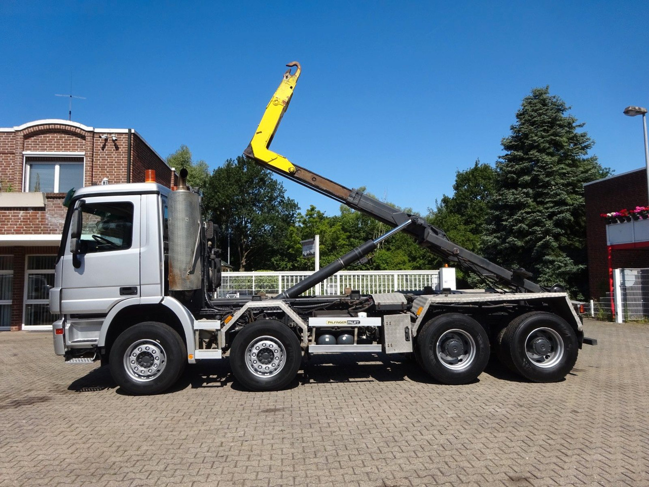 Mercedes-Benz 3244 Actros PALFINGER Abroller 8x4 - Kamion s kukastom dizalicom: slika Mercedes-Benz 3244 Actros PALFINGER Abroller 8x4 - Kamion s kukastom dizalicom Mercedes-Benz 3244 Actros PALFINGER Abroller 8x4 - Kamion s kukastom dizalicom: slika Mercedes-Benz 3244 Actros PALFINGER Abroller 8x4 - Kamion s kukastom dizalicom