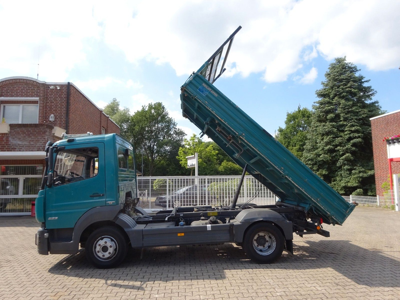 Mercedes-Benz 823 Atego MEILLER 3Skipper 4x2 - Mali kamion kiper: slika Mercedes-Benz 823 Atego MEILLER 3Skipper 4x2 - Mali kamion kiper Mercedes-Benz 823 Atego MEILLER 3Skipper 4x2 - Mali kamion kiper: slika Mercedes-Benz 823 Atego MEILLER 3Skipper 4x2 - Mali kamion kiper