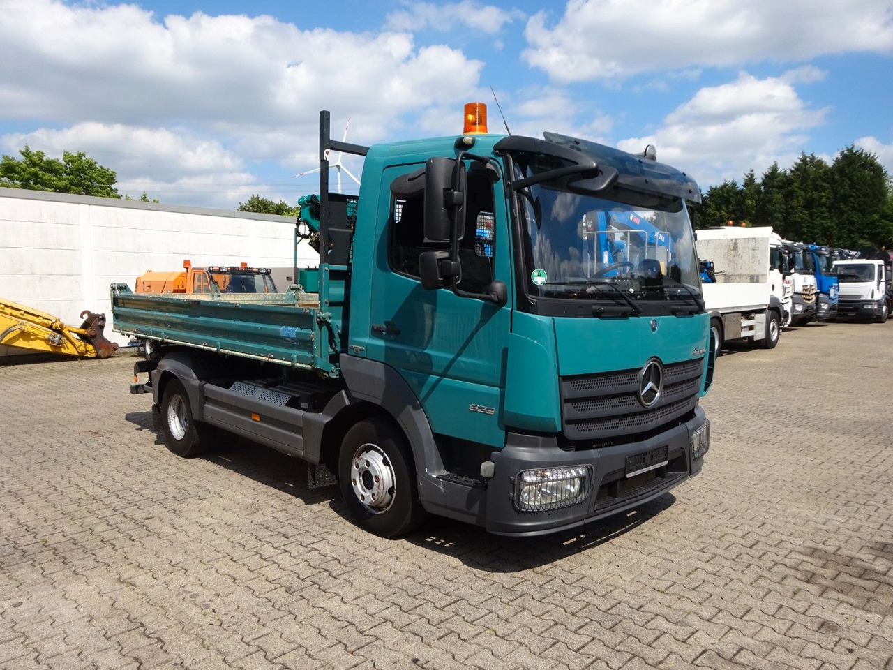 Mali kamion kiper Mercedes-Benz 823 Atego MEILLER 3Skipper 4x2: slika Mali kamion kiper Mercedes-Benz 823 Atego MEILLER 3Skipper 4x2