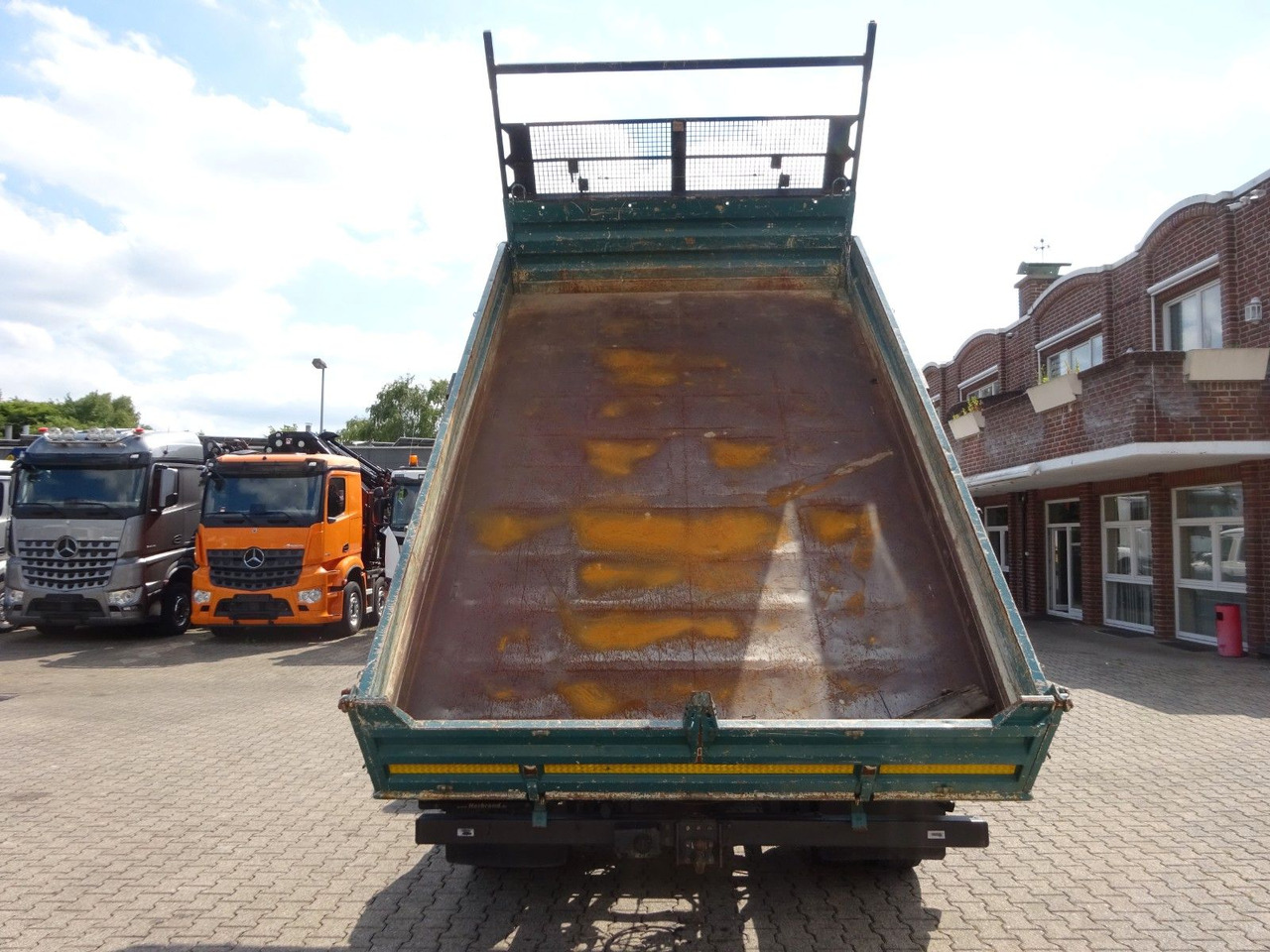 Mali kamion kiper Mercedes-Benz 823 Atego MEILLER 3Skipper 4x2: slika Mali kamion kiper Mercedes-Benz 823 Atego MEILLER 3Skipper 4x2