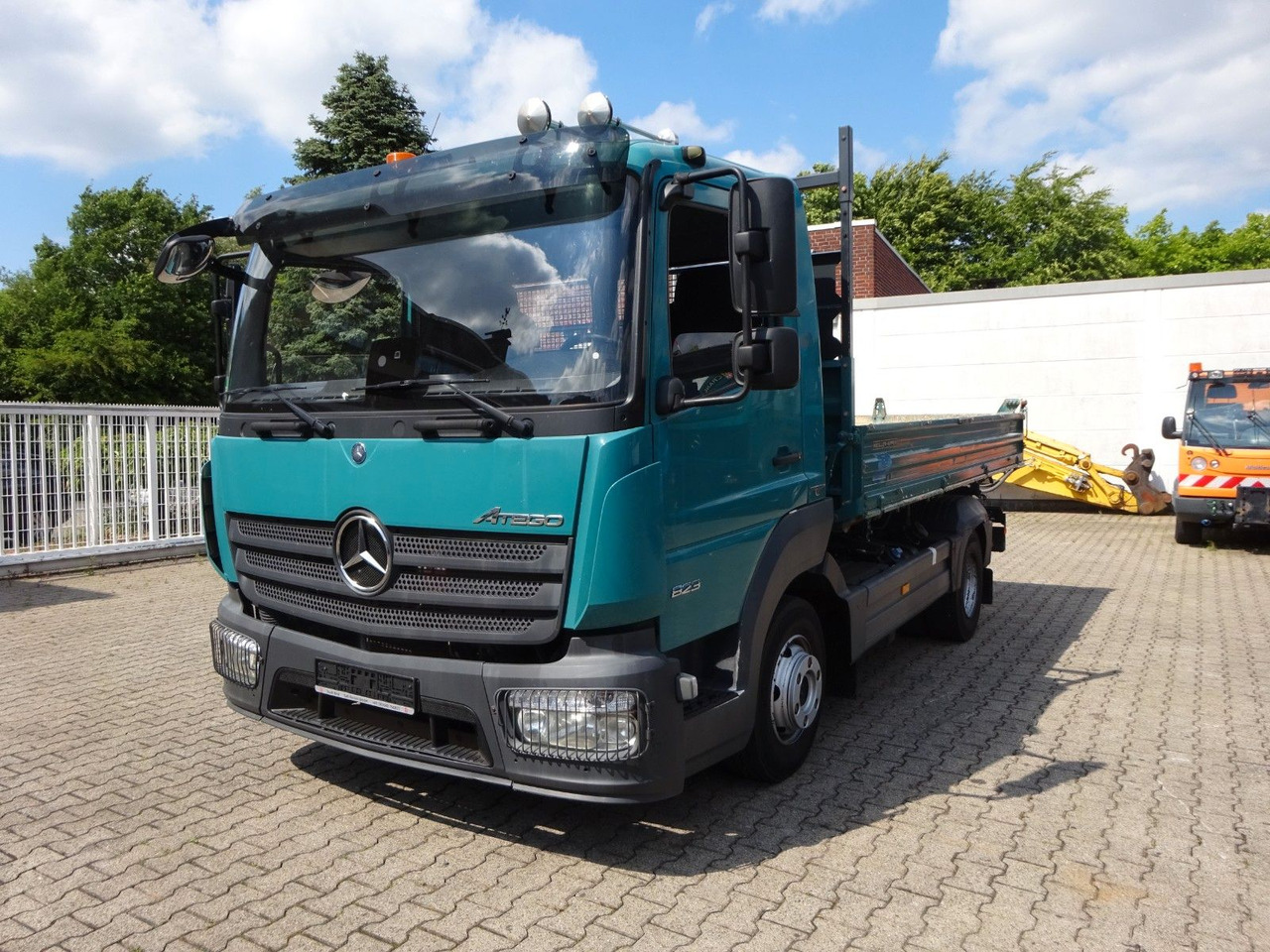 Mercedes-Benz 823 Atego MEILLER 3Skipper 4x2 - Mali kamion kiper: slika Mercedes-Benz 823 Atego MEILLER 3Skipper 4x2 - Mali kamion kiper Mercedes-Benz 823 Atego MEILLER 3Skipper 4x2 - Mali kamion kiper: slika Mercedes-Benz 823 Atego MEILLER 3Skipper 4x2 - Mali kamion kiper