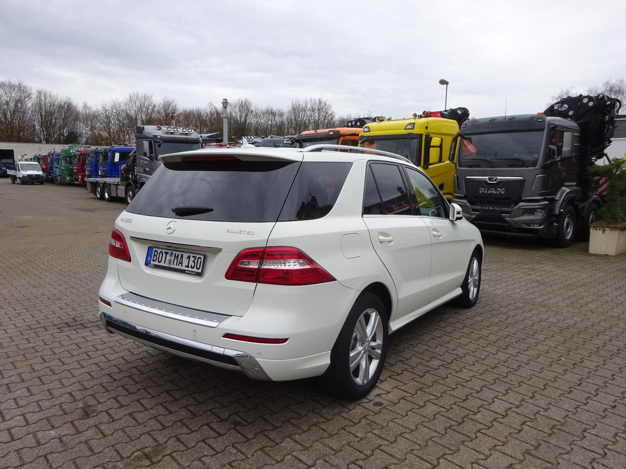 Mercedes-Benz ML 350 CDI BlueTec Mercedes-Benz ML 350 CDI BlueTec. AMG Paket - SUV: slika Mercedes-Benz ML 350 CDI BlueTec Mercedes-Benz ML 350 CDI BlueTec. AMG Paket - SUV Mercedes-Benz ML 350 CDI BlueTec Mercedes-Benz ML 350 CDI BlueTec. AMG Paket - SUV: slika Mercedes-Benz ML 350 CDI BlueTec Mercedes-Benz ML 350 CDI BlueTec. AMG Paket - SUV