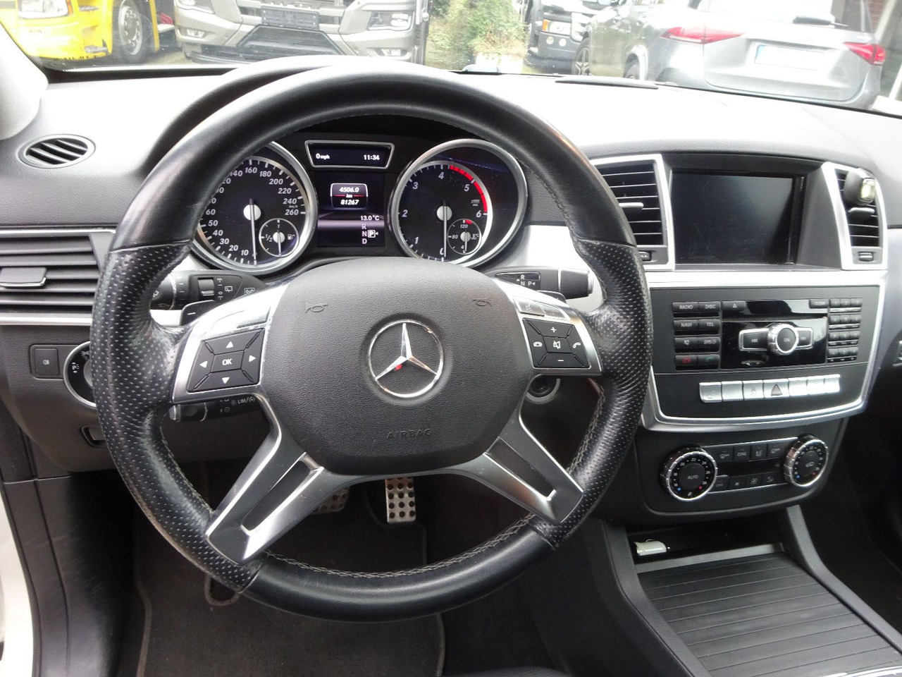 SUV Mercedes-Benz ML 350 CDI BlueTec Mercedes-Benz ML 350 CDI BlueTec.  AMG Paket: slika SUV Mercedes-Benz ML 350 CDI BlueTec Mercedes-Benz ML 350 CDI BlueTec.  AMG Paket
