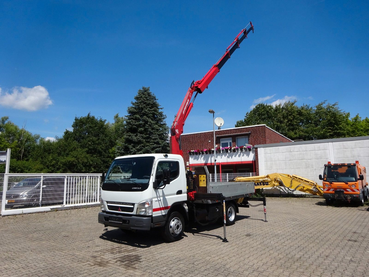 Mitsubishi Fuso Canter 7C18 + Ferrari F571 Kran - Dostavno vozilo s ravnom platformom: slika Mitsubishi Fuso Canter 7C18 + Ferrari F571 Kran - Dostavno vozilo s ravnom platformom Mitsubishi Fuso Canter 7C18 + Ferrari F571 Kran - Dostavno vozilo s ravnom platformom: slika Mitsubishi Fuso Canter 7C18 + Ferrari F571 Kran - Dostavno vozilo s ravnom platformom