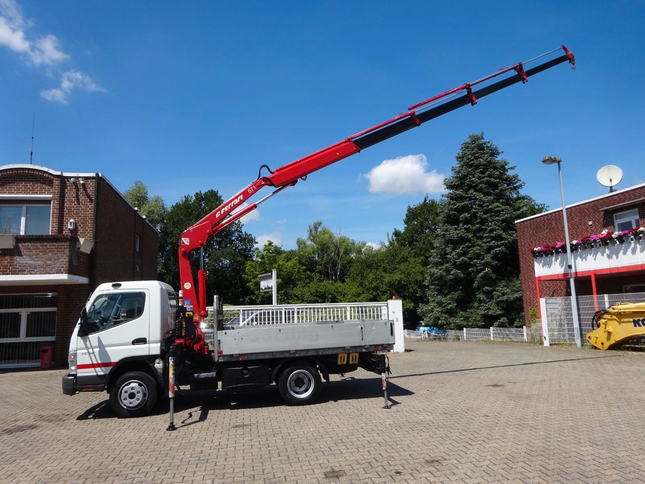 Mitsubishi Fuso Canter 7C18 + Ferrari F571 Kran - Dostavno vozilo s ravnom platformom: slika Mitsubishi Fuso Canter 7C18 + Ferrari F571 Kran - Dostavno vozilo s ravnom platformom Mitsubishi Fuso Canter 7C18 + Ferrari F571 Kran - Dostavno vozilo s ravnom platformom: slika Mitsubishi Fuso Canter 7C18 + Ferrari F571 Kran - Dostavno vozilo s ravnom platformom