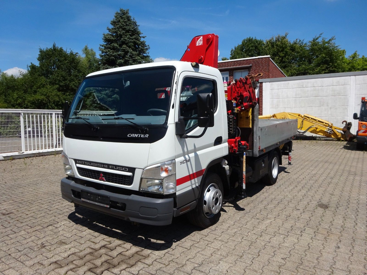 Mitsubishi Fuso Canter 7C18 + Ferrari F571 Kran - Dostavno vozilo s ravnom platformom: slika Mitsubishi Fuso Canter 7C18 + Ferrari F571 Kran - Dostavno vozilo s ravnom platformom Mitsubishi Fuso Canter 7C18 + Ferrari F571 Kran - Dostavno vozilo s ravnom platformom: slika Mitsubishi Fuso Canter 7C18 + Ferrari F571 Kran - Dostavno vozilo s ravnom platformom