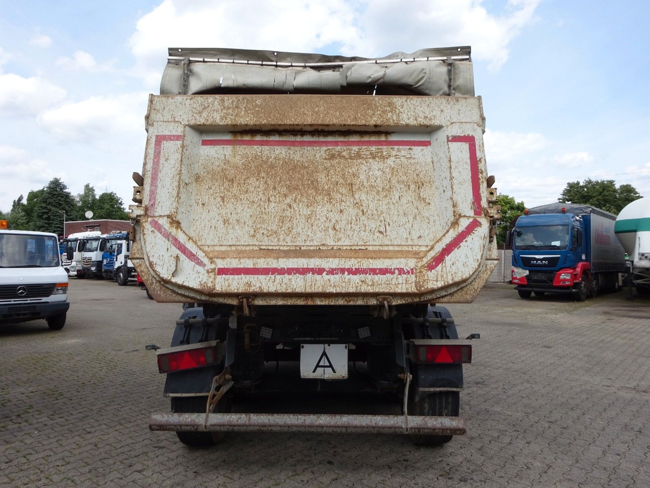 Schmitz Cargobull SGF S3 Kipp Auflieger Mulde mit 3 Achsen - Kiper poluprikolica: slika Schmitz Cargobull SGF S3 Kipp Auflieger Mulde mit 3 Achsen - Kiper poluprikolica Schmitz Cargobull SGF S3 Kipp Auflieger Mulde mit 3 Achsen - Kiper poluprikolica: slika Schmitz Cargobull SGF S3 Kipp Auflieger Mulde mit 3 Achsen - Kiper poluprikolica
