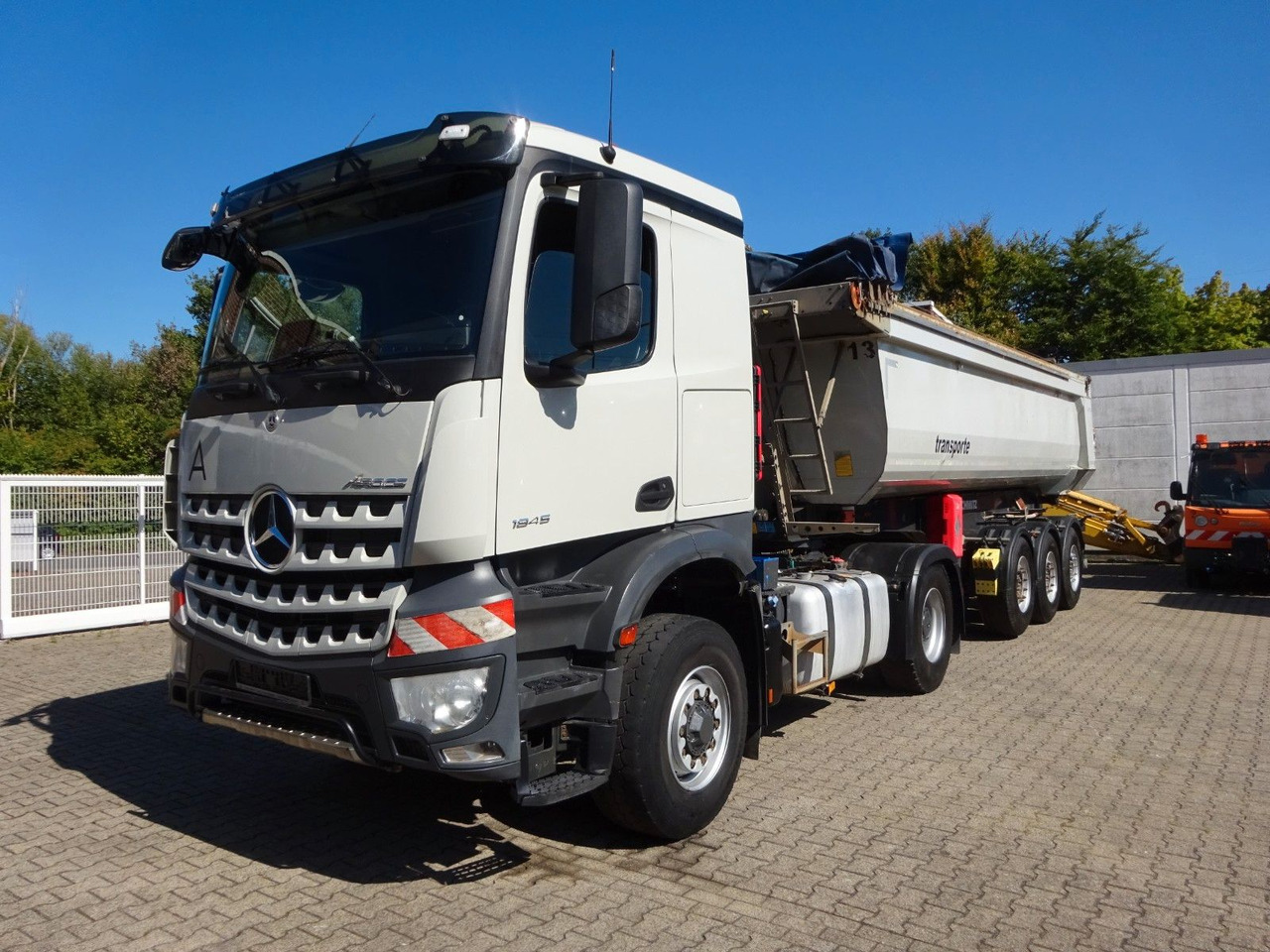 Mercedes-Benz 1845 Arocs SZM HAD 4x4 !!4 Stück verfügbar !! - Tegljač: slika Mercedes-Benz 1845 Arocs SZM HAD 4x4 !!4 Stück verfügbar !! - Tegljač Mercedes-Benz 1845 Arocs SZM HAD 4x4 !!4 Stück verfügbar !! - Tegljač: slika Mercedes-Benz 1845 Arocs SZM HAD 4x4 !!4 Stück verfügbar !! - Tegljač
