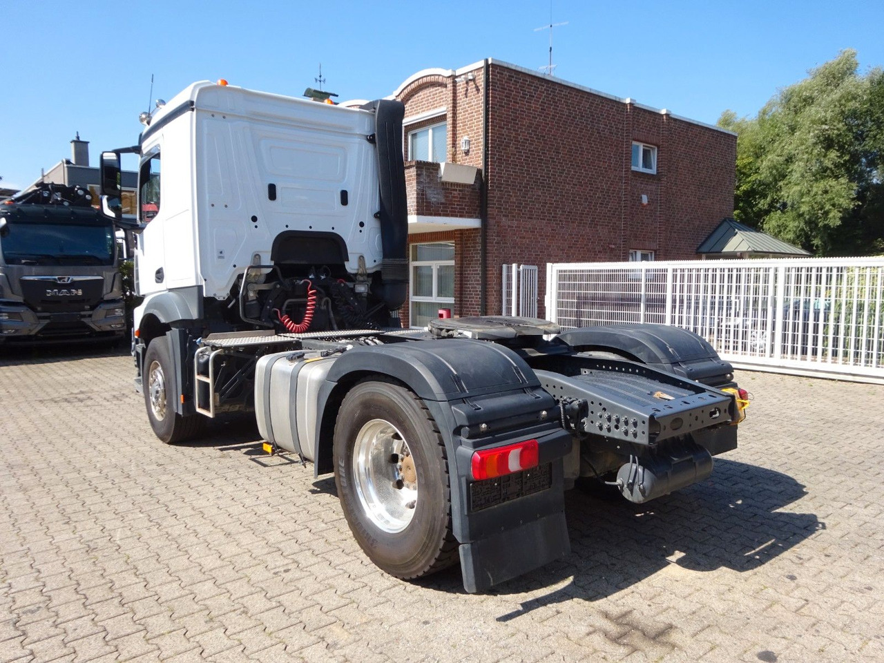 Mercedes-Benz 1846 Actros SZM HAD ALLRAD - Tegljač: slika Mercedes-Benz 1846 Actros SZM HAD ALLRAD - Tegljač Mercedes-Benz 1846 Actros SZM HAD ALLRAD - Tegljač: slika Mercedes-Benz 1846 Actros SZM HAD ALLRAD - Tegljač