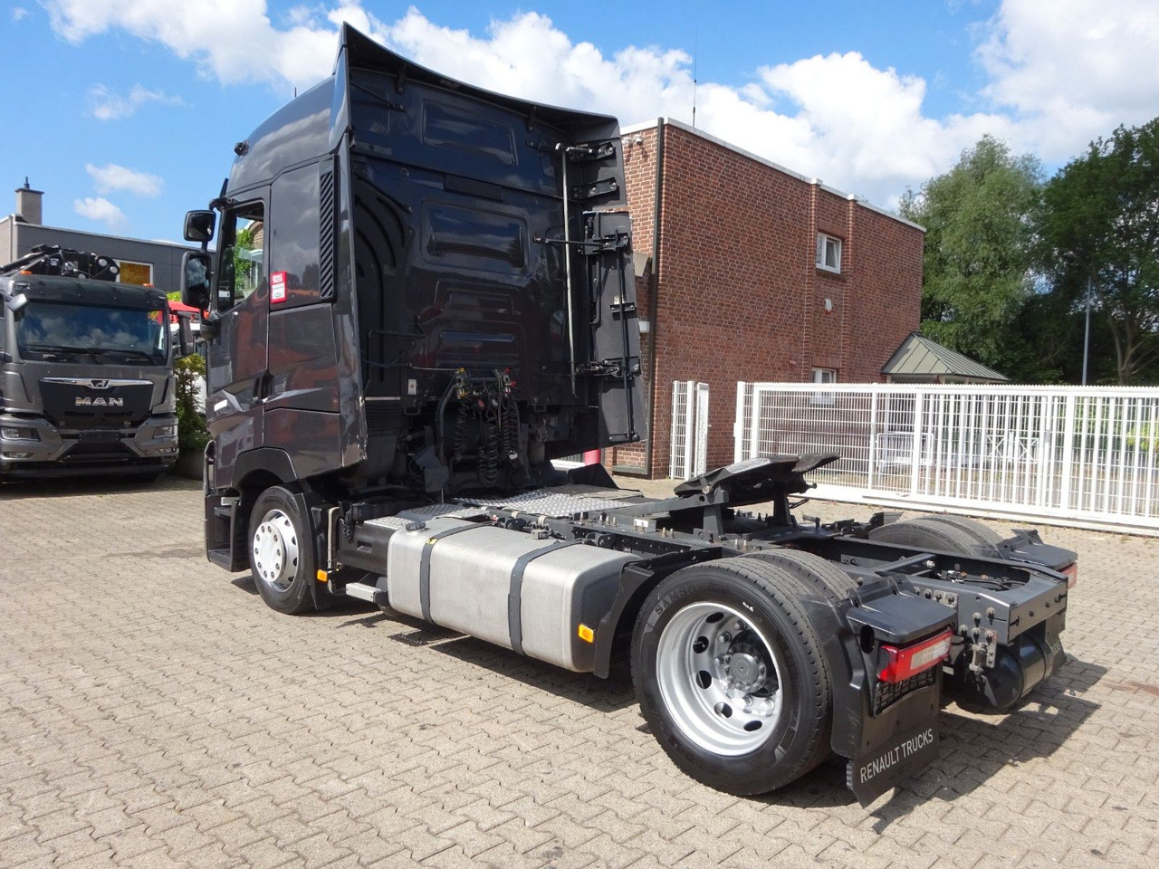 Renault T 520 Komfort SZM 4x2 - Tegljač: slika Renault T 520 Komfort SZM 4x2 - Tegljač Renault T 520 Komfort SZM 4x2 - Tegljač: slika Renault T 520 Komfort SZM 4x2 - Tegljač