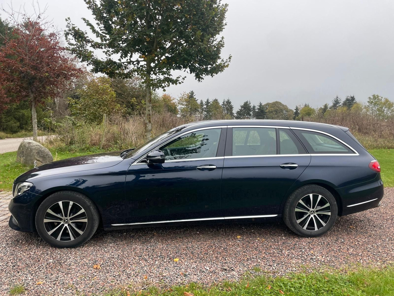 Mercedes-Benz E 220 T-Modell E 220 d *4Matic* - Karavan: slika  Mercedes-Benz E 220 T-Modell E 220 d *4Matic* - Karavan Mercedes-Benz E 220 T-Modell E 220 d *4Matic* - Karavan: slika  Mercedes-Benz E 220 T-Modell E 220 d *4Matic* - Karavan