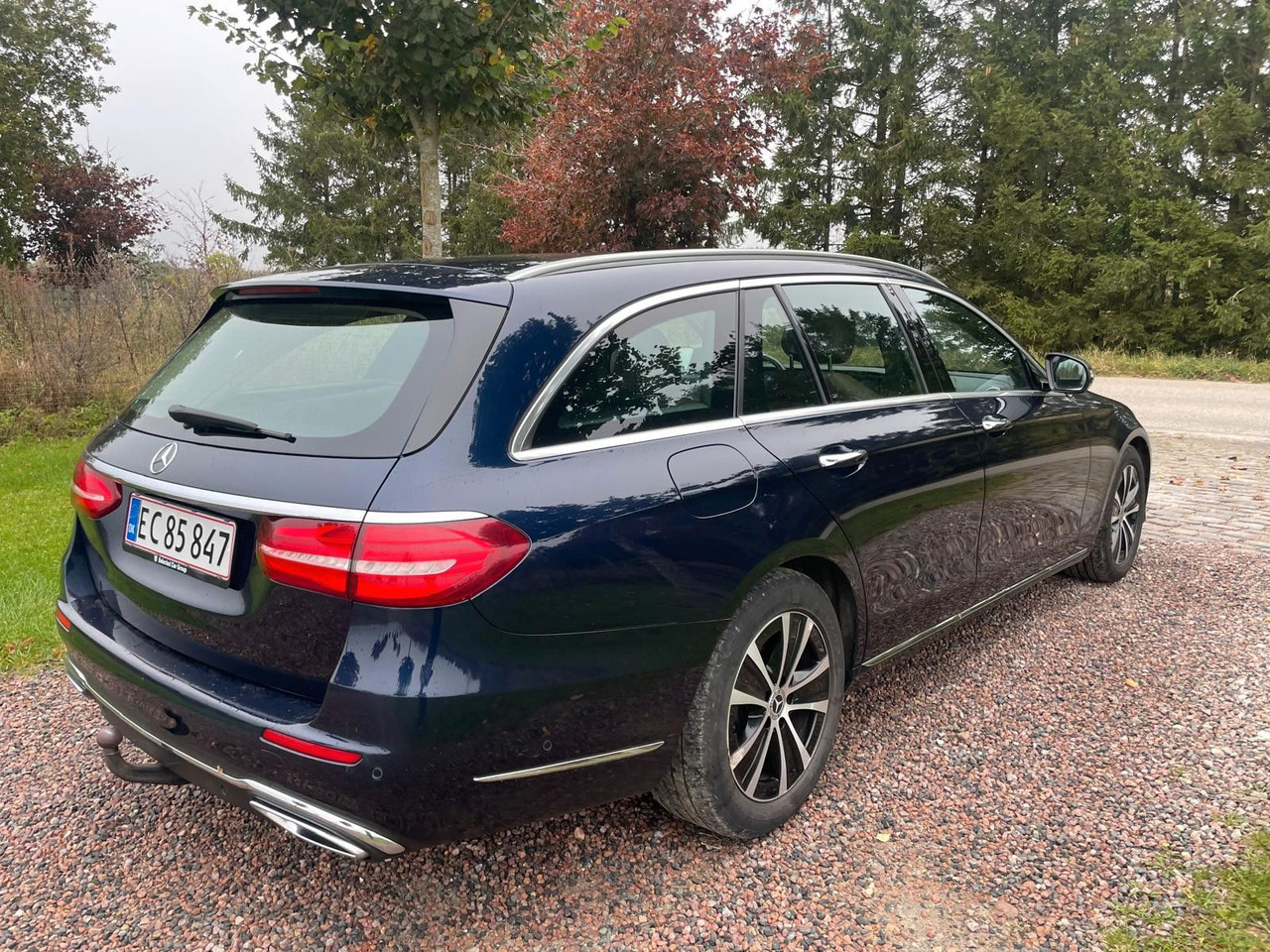 Mercedes-Benz E 220 T-Modell E 220 d *4Matic* - Karavan: slika  Mercedes-Benz E 220 T-Modell E 220 d *4Matic* - Karavan Mercedes-Benz E 220 T-Modell E 220 d *4Matic* - Karavan: slika  Mercedes-Benz E 220 T-Modell E 220 d *4Matic* - Karavan
