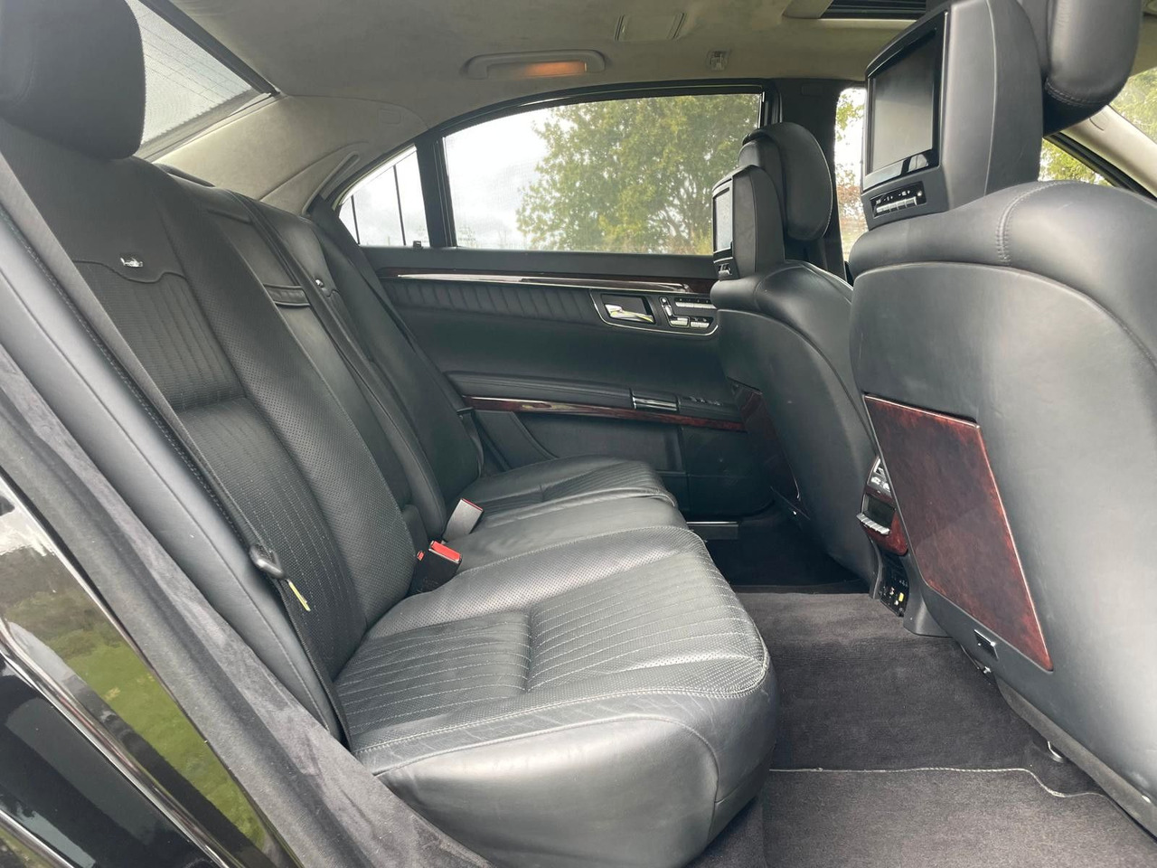 Karavan Mercedes-Benz S 600 S-Klasse Limousine: slika Karavan Mercedes-Benz S 600 S-Klasse Limousine