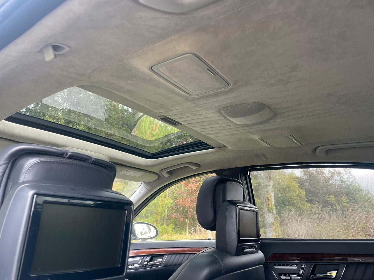 Karavan Mercedes-Benz S 600 S-Klasse Limousine: slika Karavan Mercedes-Benz S 600 S-Klasse Limousine