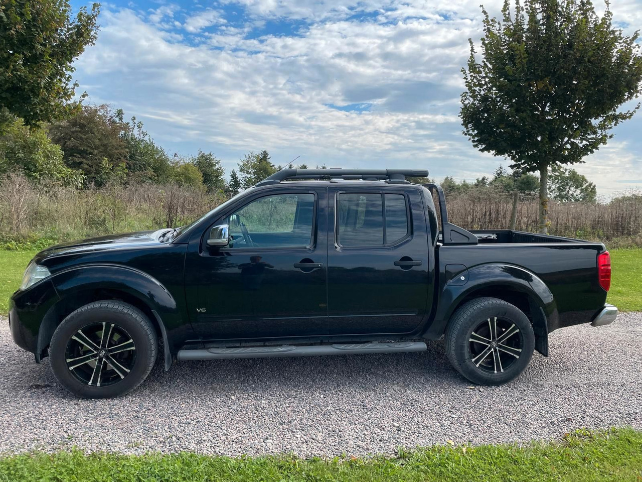 Nissan Navara Pickup Double Cab LE V6 4x4 LB - SUV: slika Nissan Navara Pickup Double Cab LE V6 4x4 LB - SUV Nissan Navara Pickup Double Cab LE V6 4x4 LB - SUV: slika Nissan Navara Pickup Double Cab LE V6 4x4 LB - SUV