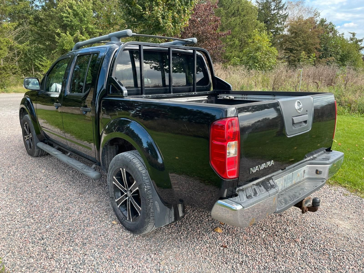 Nissan Navara Pickup Double Cab LE V6 4x4 LB - SUV: slika Nissan Navara Pickup Double Cab LE V6 4x4 LB - SUV Nissan Navara Pickup Double Cab LE V6 4x4 LB - SUV: slika Nissan Navara Pickup Double Cab LE V6 4x4 LB - SUV