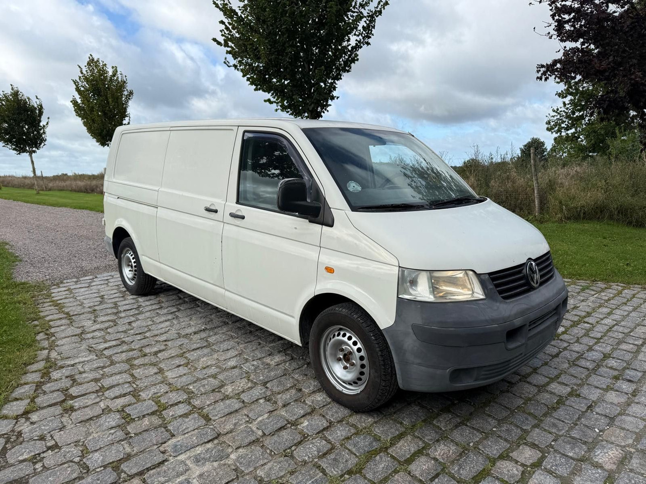 Volkswagen T5 Transporter 2.5 TDI Kasten lang - Mali kombi: slika Volkswagen T5 Transporter 2.5 TDI Kasten lang - Mali kombi Volkswagen T5 Transporter 2.5 TDI Kasten lang - Mali kombi: slika Volkswagen T5 Transporter 2.5 TDI Kasten lang - Mali kombi