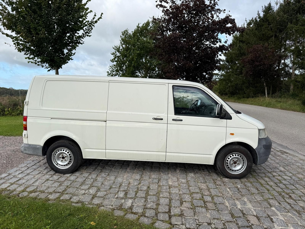 Volkswagen T5 Transporter 2.5 TDI Kasten lang - Mali kombi: slika Volkswagen T5 Transporter 2.5 TDI Kasten lang - Mali kombi Volkswagen T5 Transporter 2.5 TDI Kasten lang - Mali kombi: slika Volkswagen T5 Transporter 2.5 TDI Kasten lang - Mali kombi