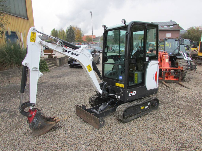 Bobcat E 19 Minibagger 22.500 EUR - Mini bager: slika Bobcat E 19 Minibagger 22.500 EUR - Mini bager Bobcat E 19 Minibagger 22.500 EUR - Mini bager: slika Bobcat E 19 Minibagger 22.500 EUR - Mini bager