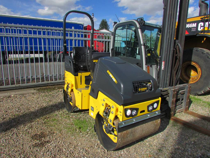 Bomag BW 90 AD-5 Walze / 22.000 EUR - Valjak: slika Bomag BW 90 AD-5 Walze / 22.000 EUR - Valjak Bomag BW 90 AD-5 Walze / 22.000 EUR - Valjak: slika Bomag BW 90 AD-5 Walze / 22.000 EUR - Valjak