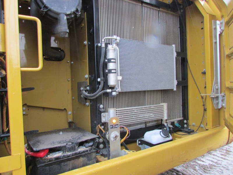 Bager gusjeničar Cat 320 FL Kettenbagger 65.000 EUR: slika Bager gusjeničar Cat 320 FL Kettenbagger 65.000 EUR Bager gusjeničar Cat 320 FL Kettenbagger 65.000 EUR: slika Bager gusjeničar Cat 320 FL Kettenbagger 65.000 EUR