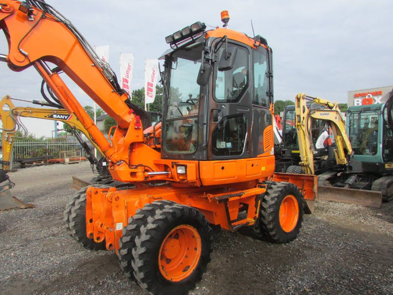 Komatsu PW 98 MR-8 Mobilbagger 39.500 EUR - Bager na kotačima: slika Komatsu PW 98 MR-8 Mobilbagger 39.500 EUR - Bager na kotačima Komatsu PW 98 MR-8 Mobilbagger 39.500 EUR - Bager na kotačima: slika Komatsu PW 98 MR-8 Mobilbagger 39.500 EUR - Bager na kotačima