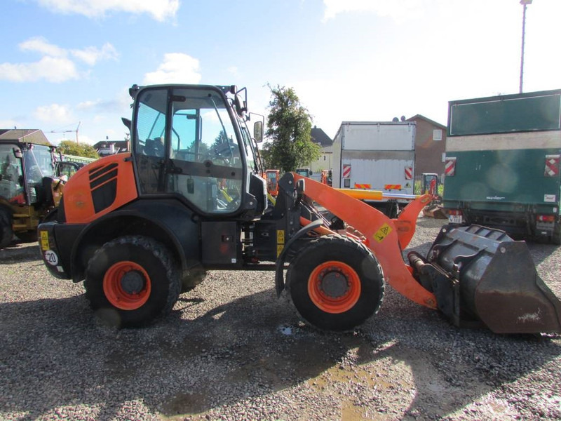 Komatsu WA 100 M-7 Radlader 28.000 EUR - Utovarivač na kotačima: slika Komatsu WA 100 M-7 Radlader 28.000 EUR - Utovarivač na kotačima Komatsu WA 100 M-7 Radlader 28.000 EUR - Utovarivač na kotačima: slika Komatsu WA 100 M-7 Radlader 28.000 EUR - Utovarivač na kotačima