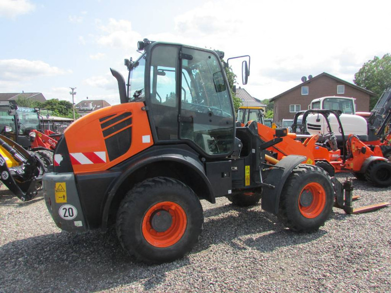 Komatsu WA 100 M-7 Radlader 31.000 EUR - Utovarivač na kotačima: slika Komatsu WA 100 M-7 Radlader 31.000 EUR - Utovarivač na kotačima Komatsu WA 100 M-7 Radlader 31.000 EUR - Utovarivač na kotačima: slika Komatsu WA 100 M-7 Radlader 31.000 EUR - Utovarivač na kotačima