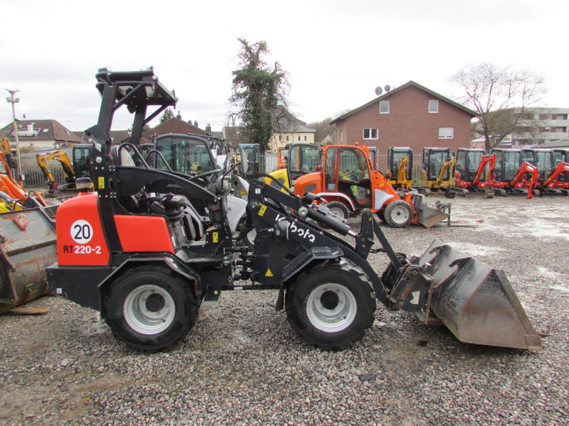 Kubota RT 220-2 Canopy Radlader 25.500 EUR - Utovarivač na kotačima: slika Kubota RT 220-2 Canopy Radlader 25.500 EUR - Utovarivač na kotačima Kubota RT 220-2 Canopy Radlader 25.500 EUR - Utovarivač na kotačima: slika Kubota RT 220-2 Canopy Radlader 25.500 EUR - Utovarivač na kotačima