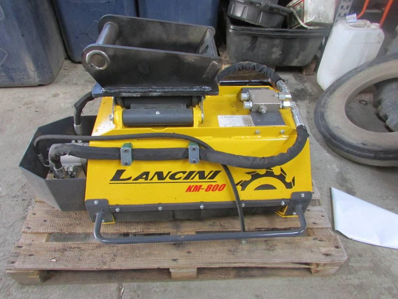 Lancini KM 800 Mulcher MS 03 / Neu / 2.100 EUR - Malčer: slika Lancini KM 800 Mulcher MS 03 / Neu / 2.100 EUR - Malčer Lancini KM 800 Mulcher MS 03 / Neu / 2.100 EUR - Malčer: slika Lancini KM 800 Mulcher MS 03 / Neu / 2.100 EUR - Malčer