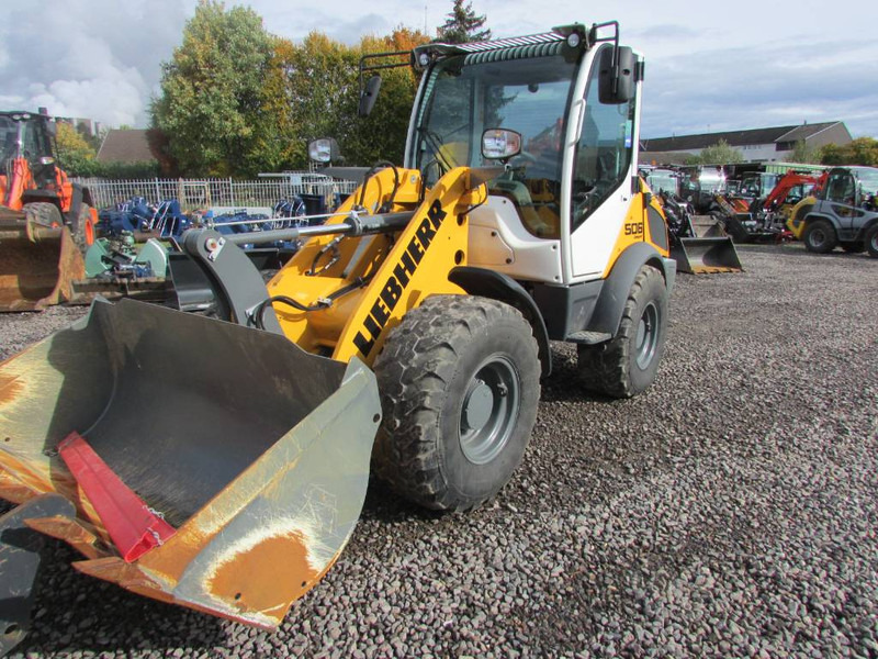 Liebherr L 506 Compact Radlader 46.500 EUR netto L506C - Utovarivač na kotačima: slika Liebherr L 506 Compact Radlader 46.500 EUR netto L506C - Utovarivač na kotačima Liebherr L 506 Compact Radlader 46.500 EUR netto L506C - Utovarivač na kotačima: slika Liebherr L 506 Compact Radlader 46.500 EUR netto L506C - Utovarivač na kotačima