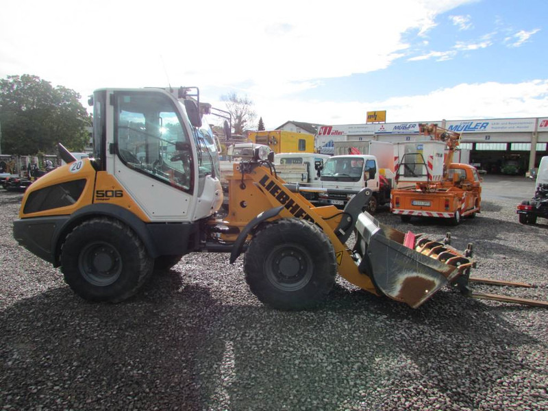 Liebherr L 506 Compact Radlader 46.500 EUR netto L506C - Utovarivač na kotačima: slika Liebherr L 506 Compact Radlader 46.500 EUR netto L506C - Utovarivač na kotačima Liebherr L 506 Compact Radlader 46.500 EUR netto L506C - Utovarivač na kotačima: slika Liebherr L 506 Compact Radlader 46.500 EUR netto L506C - Utovarivač na kotačima